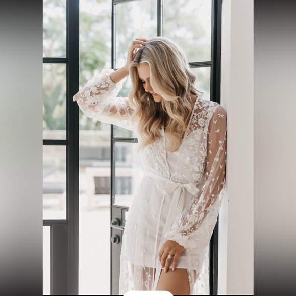 Bridal Lace Maxi Robe Including Slip - Picture 5 of 11